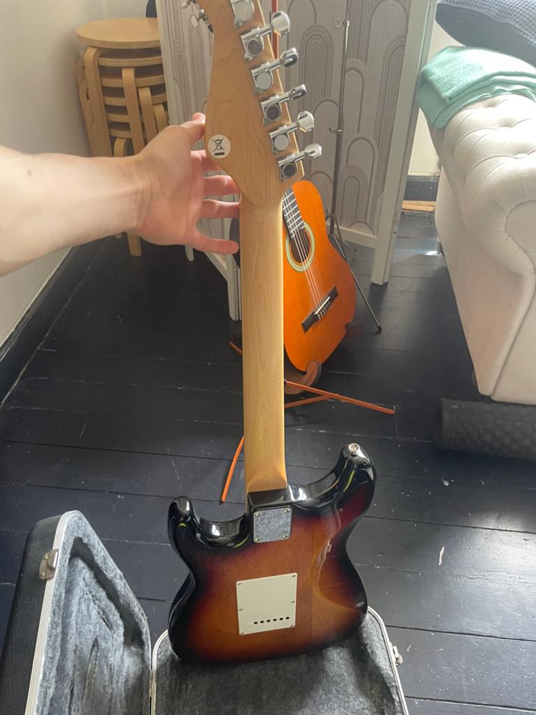 Guitard électrique avec bagage, Musique & Instruments, Instruments à corde | Guitares | Électriques, Enlèvement, Comme neuf, Fender