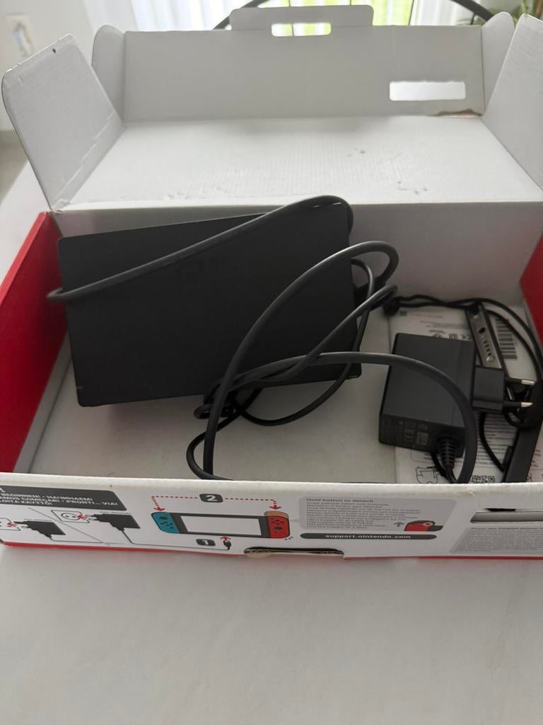 Nintendo switch docking + oplader + spelletjes, Ophalen, Zo goed als nieuw