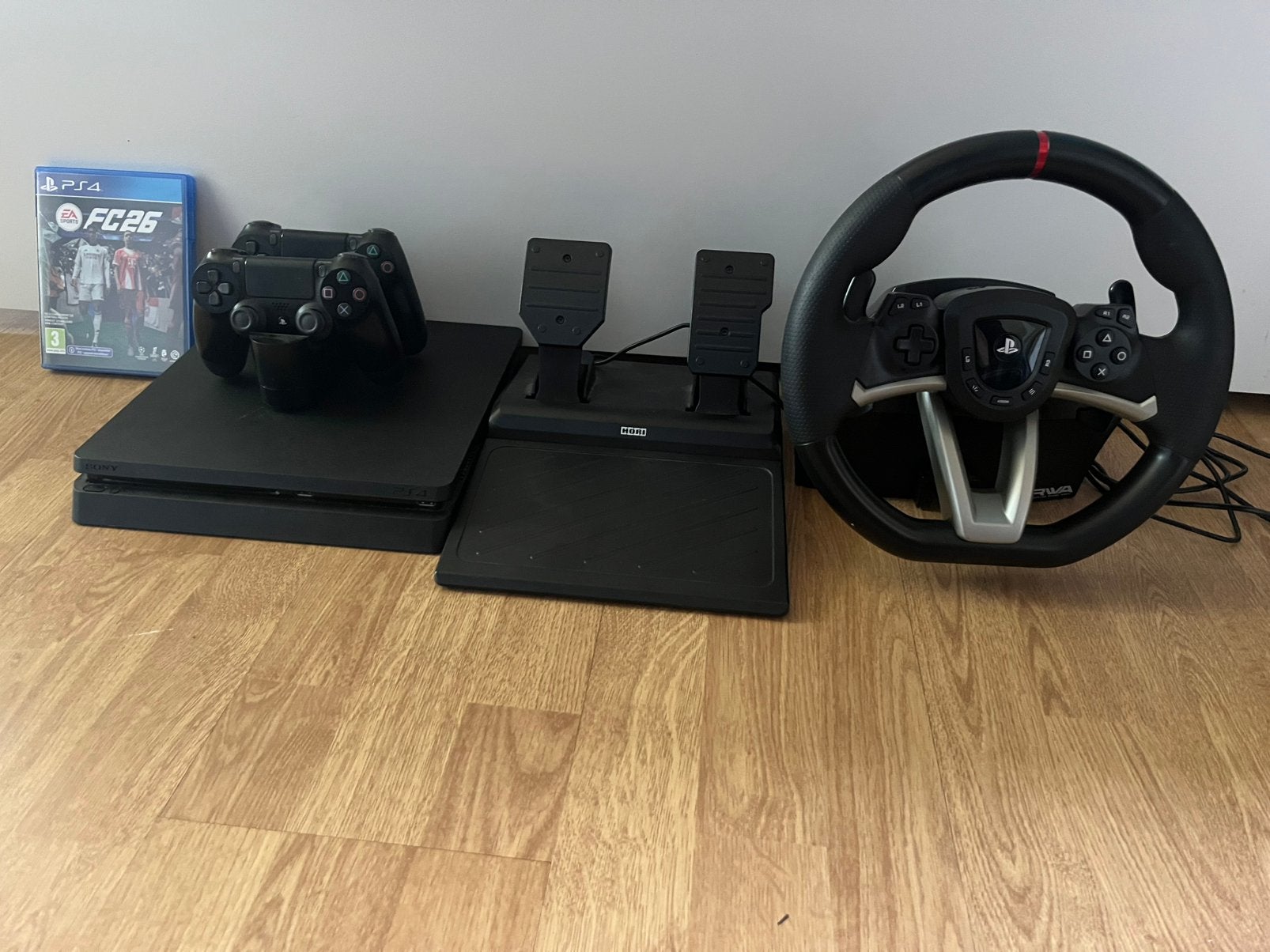 Playstation4+fc26+oplaadstation+racestuur+rem/gaspedalen, Enlèvement, Comme neuf