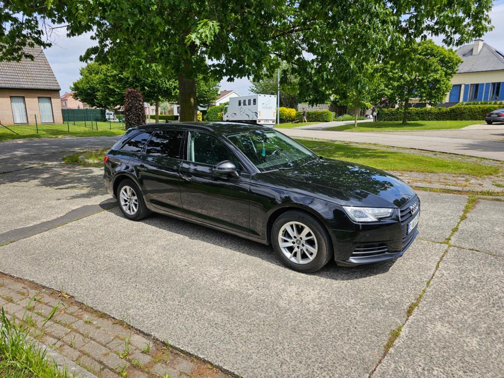 Audi A4 Benzine GEKEURD VOOR VERKOOP & CARPAAS, A4, Bedrijf, Te koop, Benzine