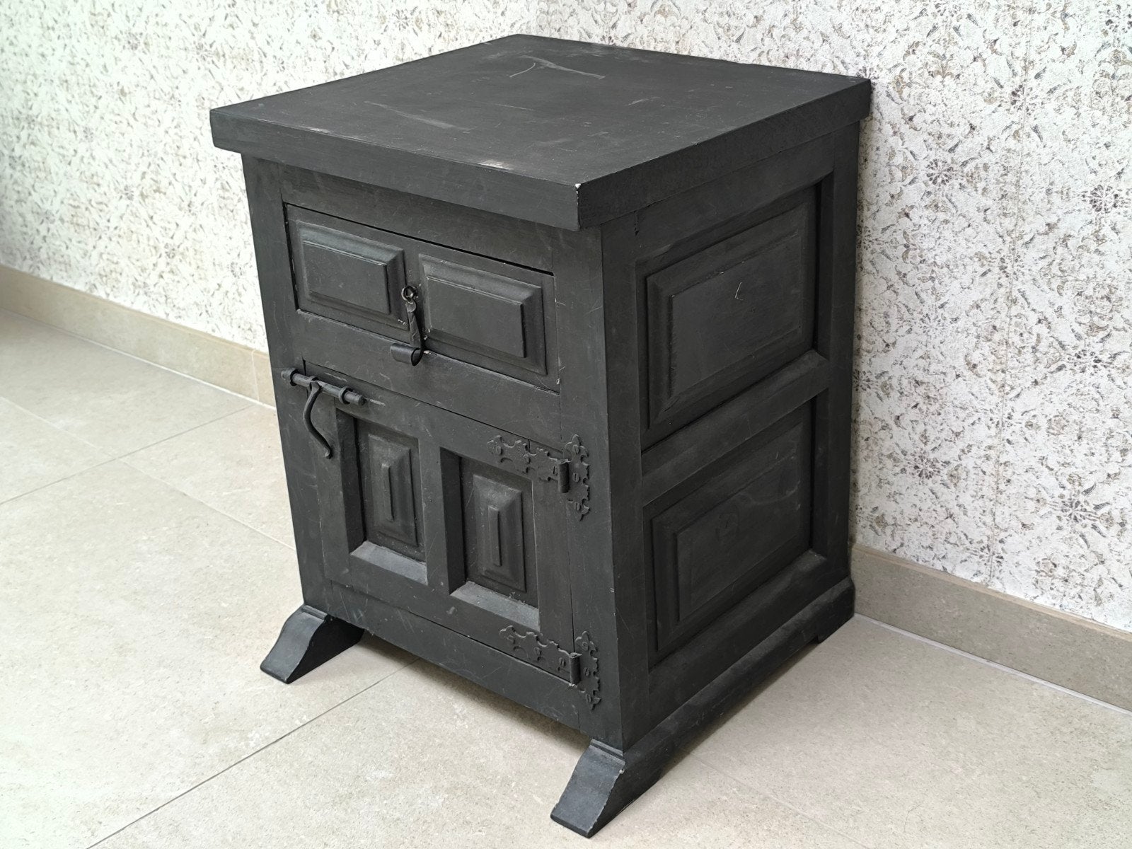Petite Armoire/ Table de chevet. (Très sympa), Moins de 55 cm, Moins de 45 cm, Enlèvement, Utilisé