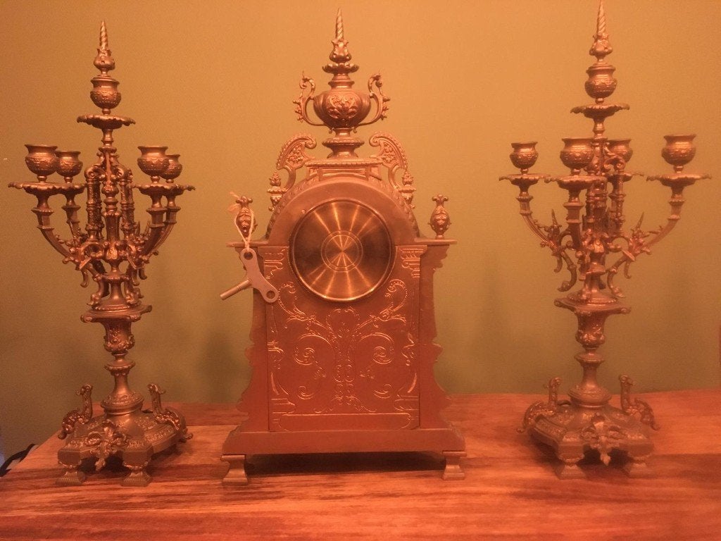 horloge de table en bronze, Enlèvement