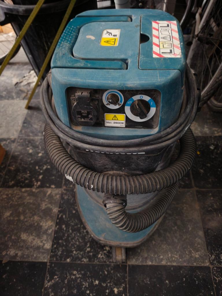 Aspirateur makita, Enlèvement