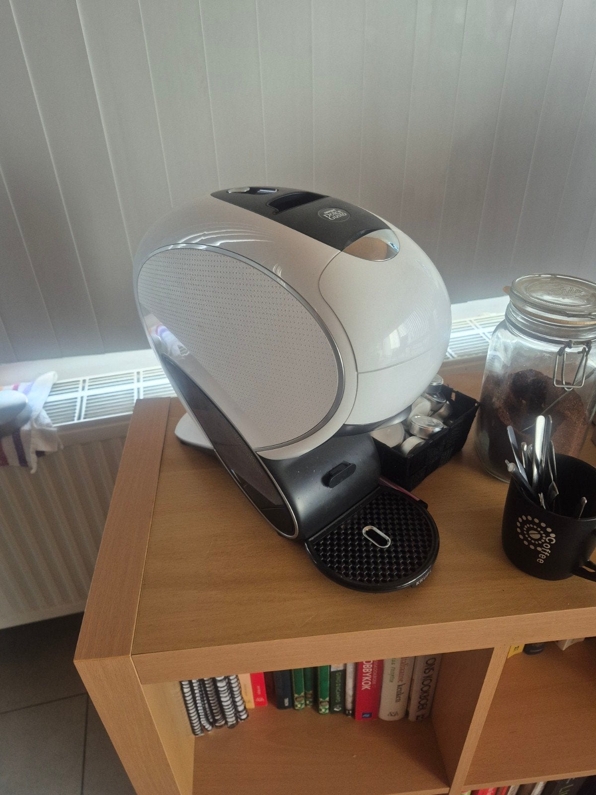 Dolce Gusto Neo, Electroménager, Réservoir d'eau amovible, Dosettes et capsules de café, 1 tasse, Comme neuf