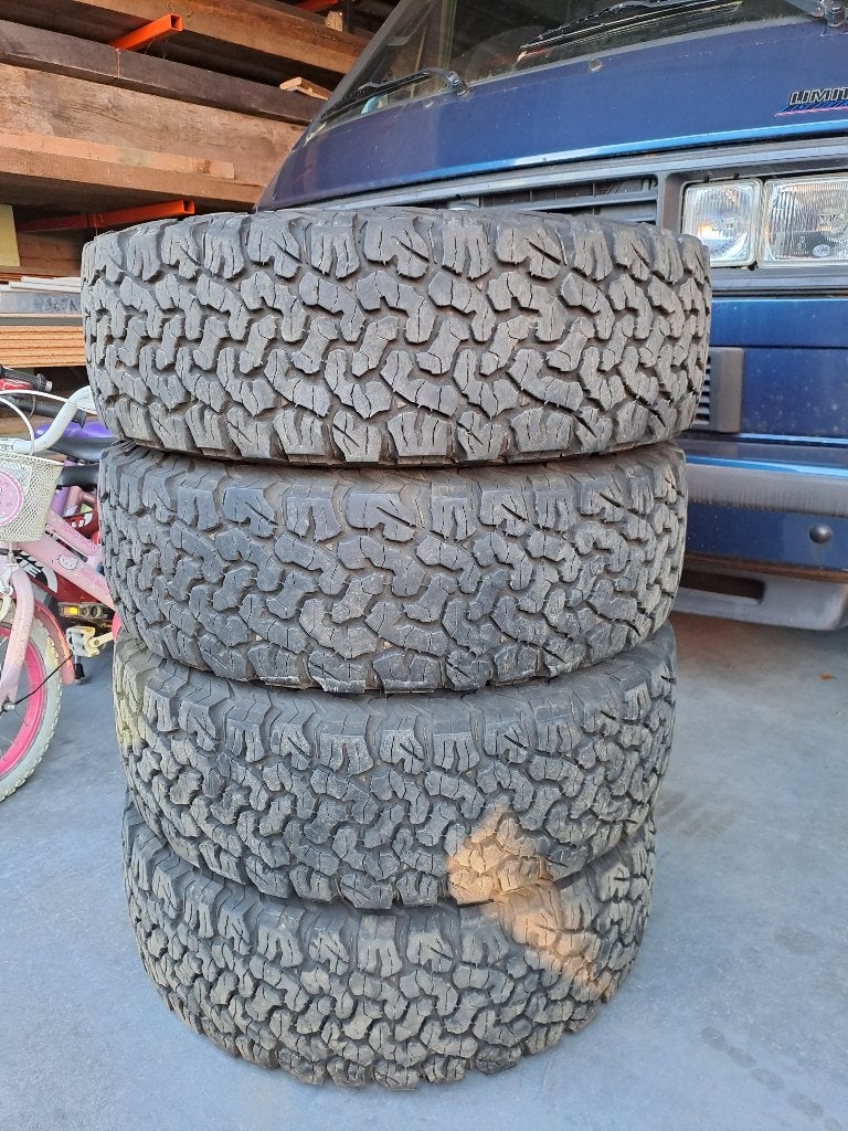 BF goodrich all terrain T/A KO2 225 / 65 R17 107/103S, Autos : Pièces & Accessoires, Pneus et Jantes, 4 Saisons, Véhicule utilitaire