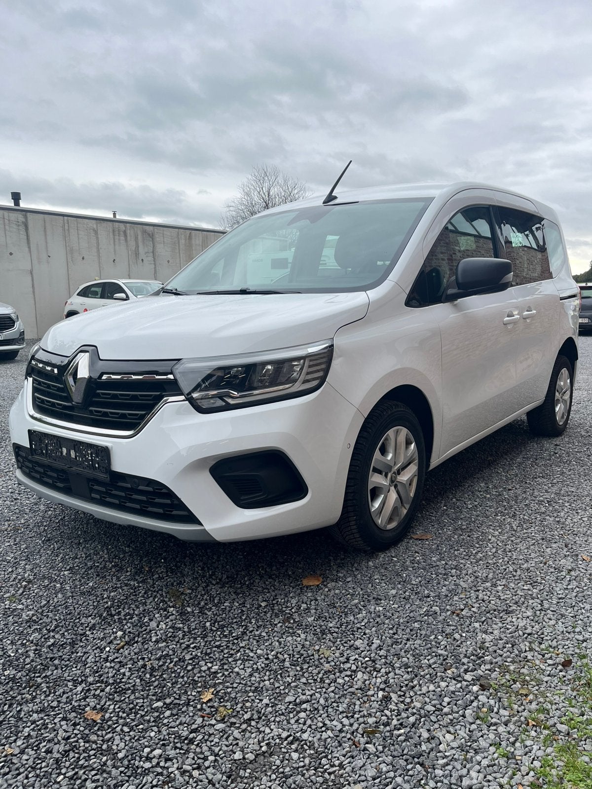 Renault kango rolstoelwagen 2024 ️ TPMR / PMR, Auto's, Dealer onderhouden, 4 cilinders, Wit, 1332 cc