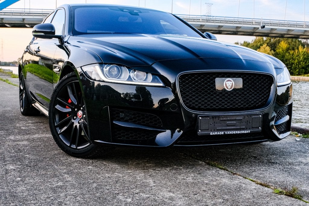 Jaguar XF R-Sport 2.0d 179ch AWD Meridian ACC, Cuir, Entreprise, Entretenue par le concessionnaire, Noir