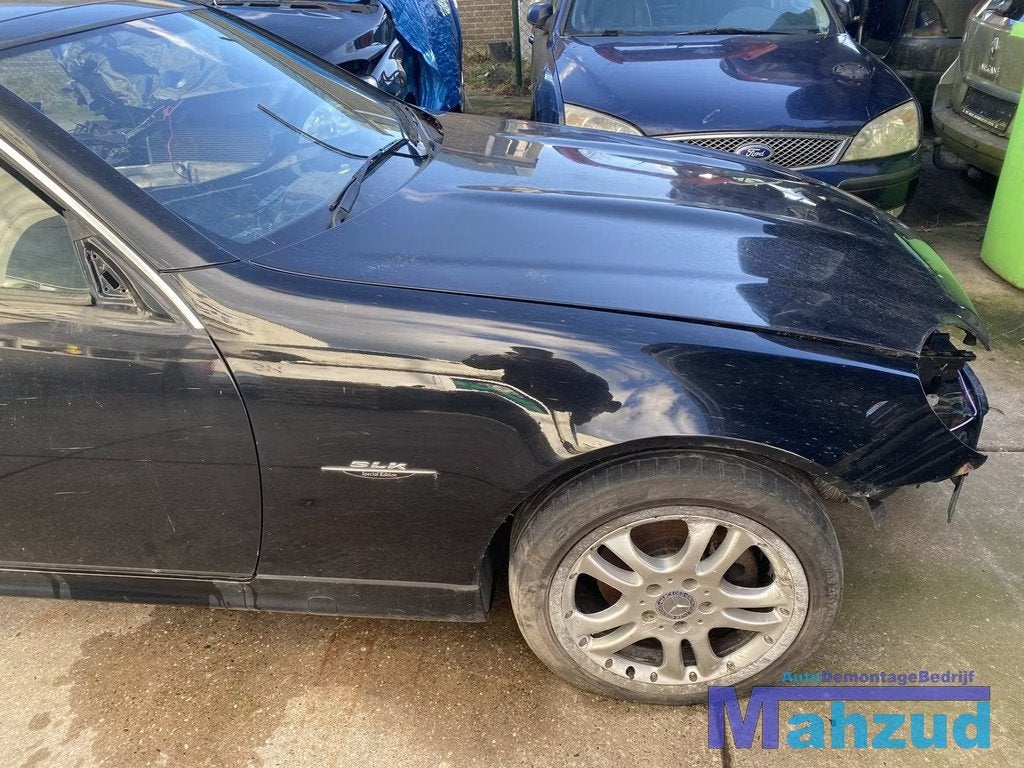 MERCEDES SLK R170 Zwart C197 Rechts voor scherm zijscherm vo, Gebruikt, Mercedes-Benz AG, Mercedes-Benz, Mercedesstrasse 120
70372  Stuttgart, DE