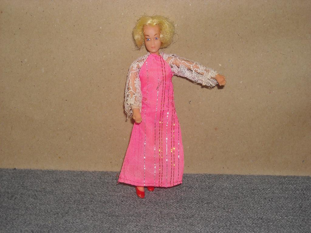 Lundby popje dame in feestjurk, Verzamelen, Poppenhuizen en Toebehoren, Ophalen of Verzenden, Gebruikt, Popje