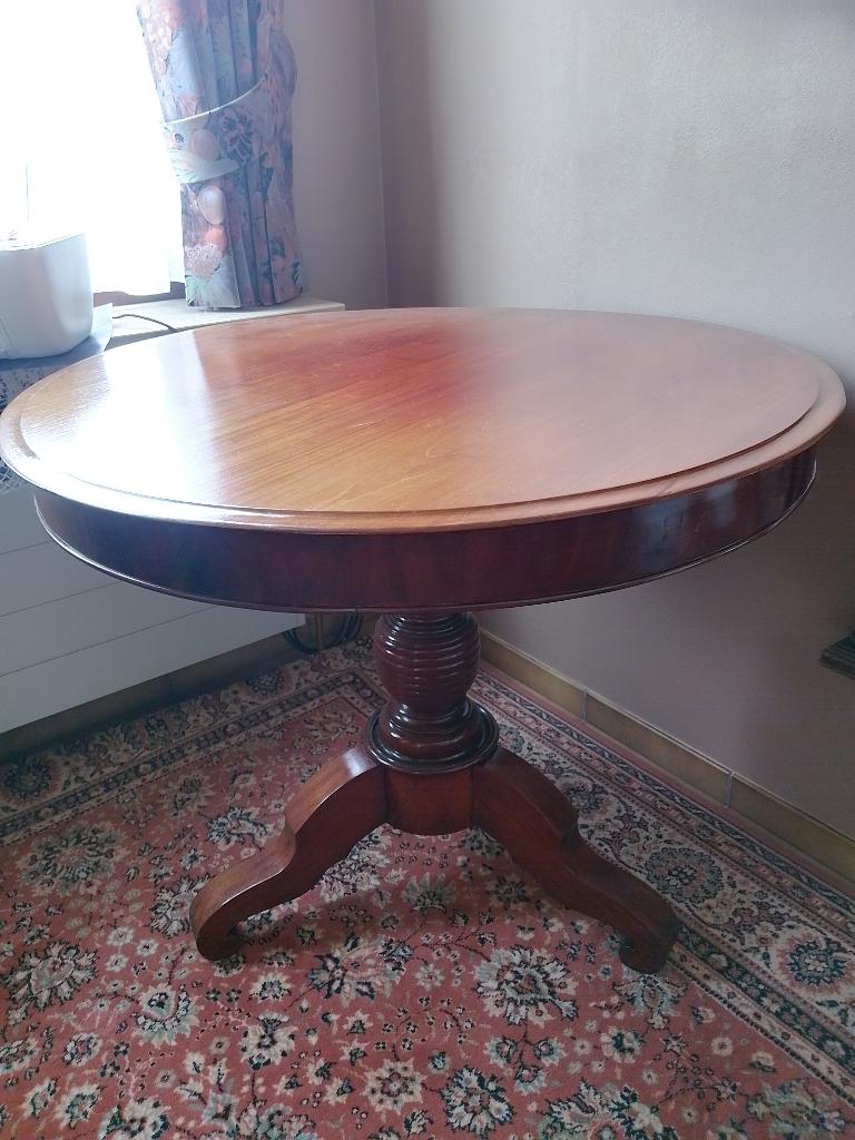 Oude tafel en stoel, Enlèvement