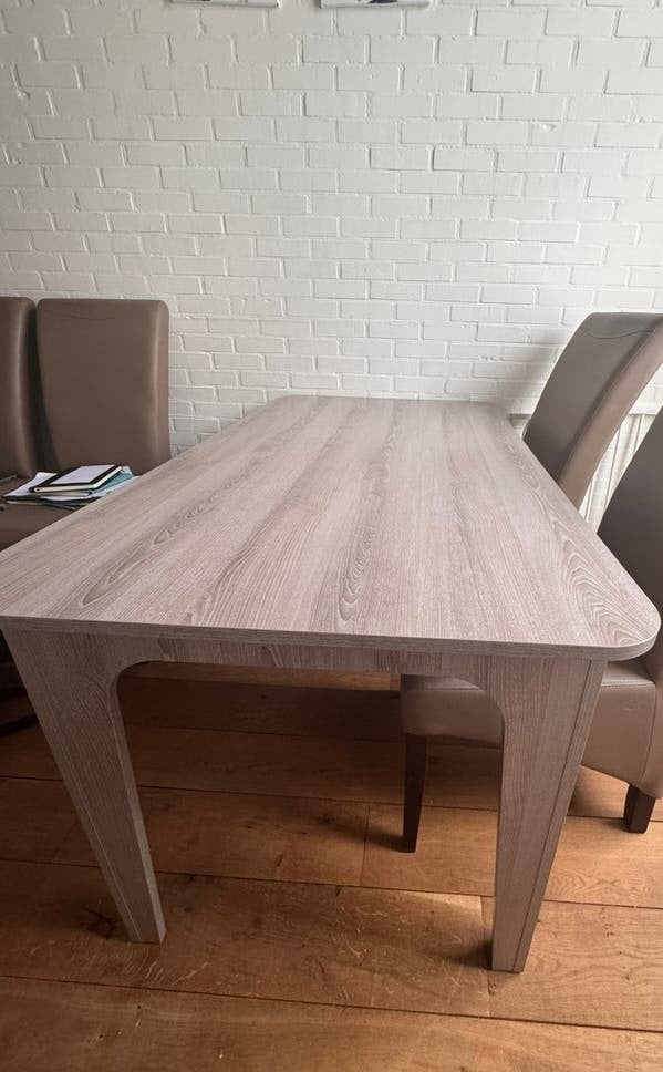 Eettafel, Enlèvement