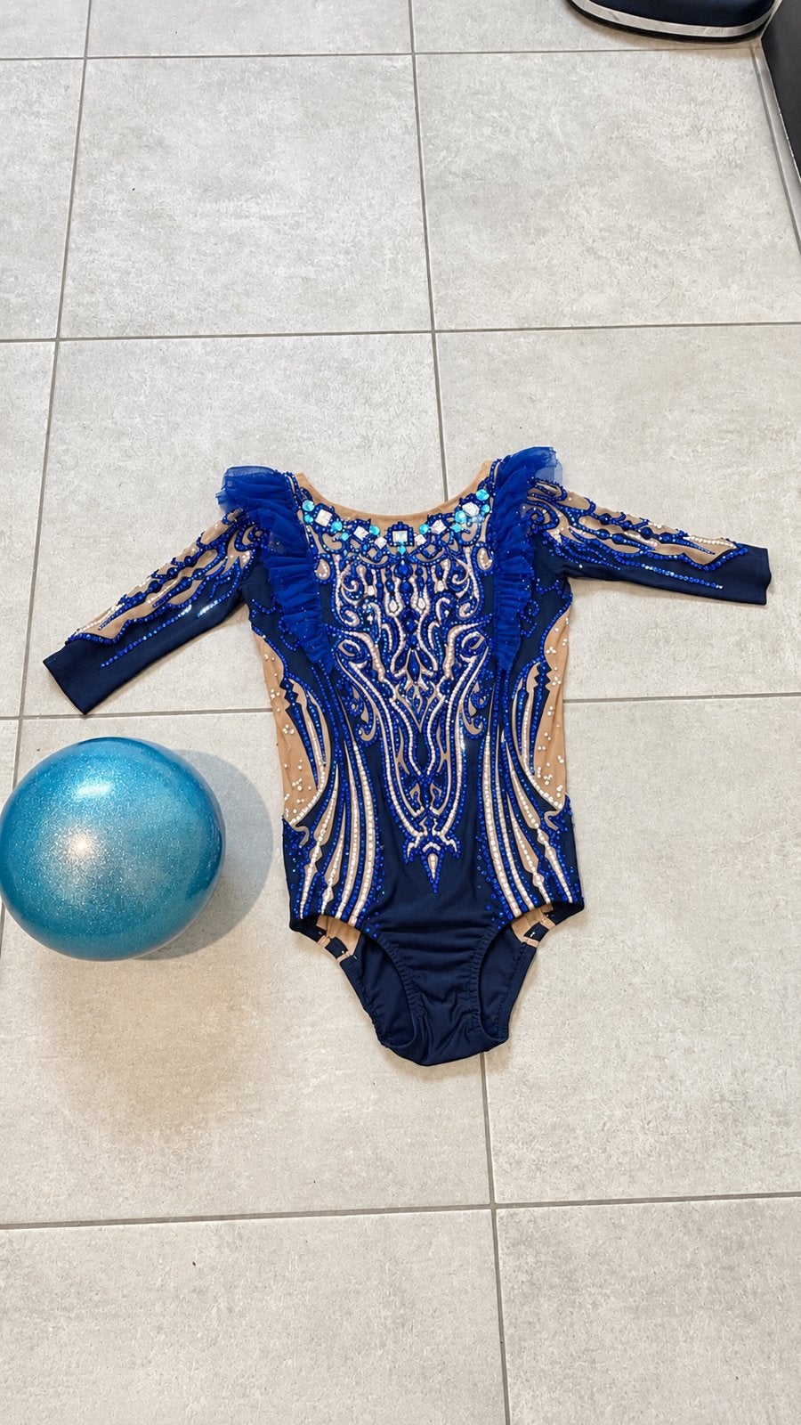 Maillot + ballon 18,5 Chacott de gymnastique rythmique, Sports & Fitness, Enlèvement ou Envoi, Comme neuf, Bleu, Maillot de gymnastique