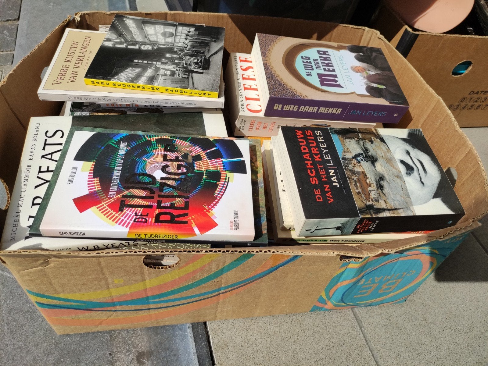 À ÉCHANGER OU À VENDRE : Des boîtes remplies de bons livres, Enlèvement ou Envoi