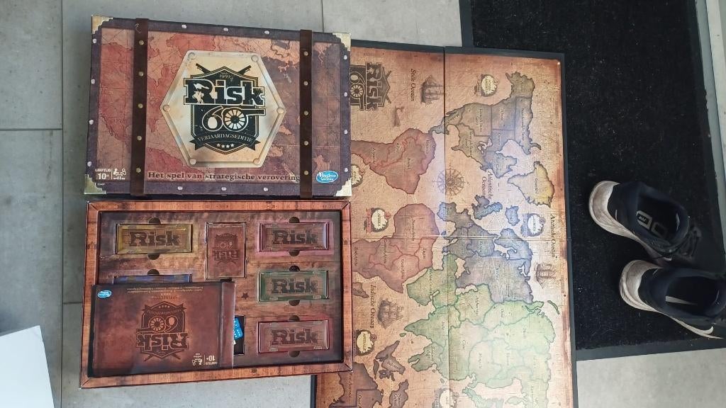 bordspel Risk 60 jaar limited edition nieuw tactiekspel, Hobby en Vrije tijd, Vijf spelers of meer, Ophalen of Verzenden, Nieuw