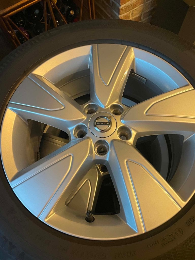 4 winterbanden volvo + velgen continental, Ophalen, Gebruikt, Banden en Velgen, 17 inch