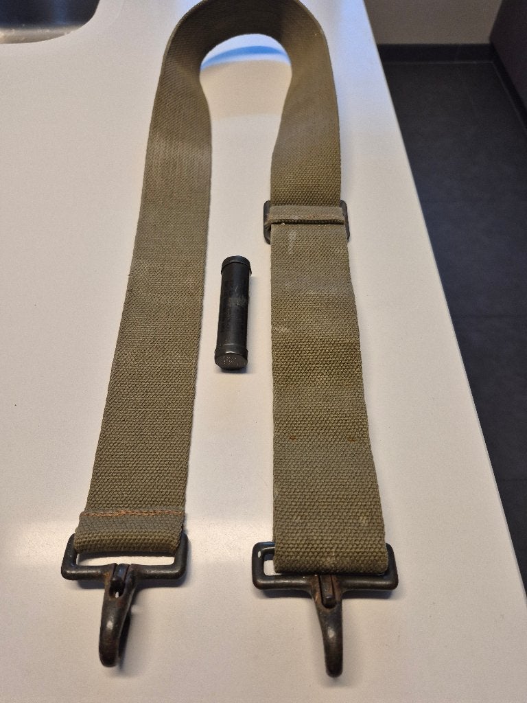 WW2 US RIEM +CAMO STIK, Verzenden, Landmacht