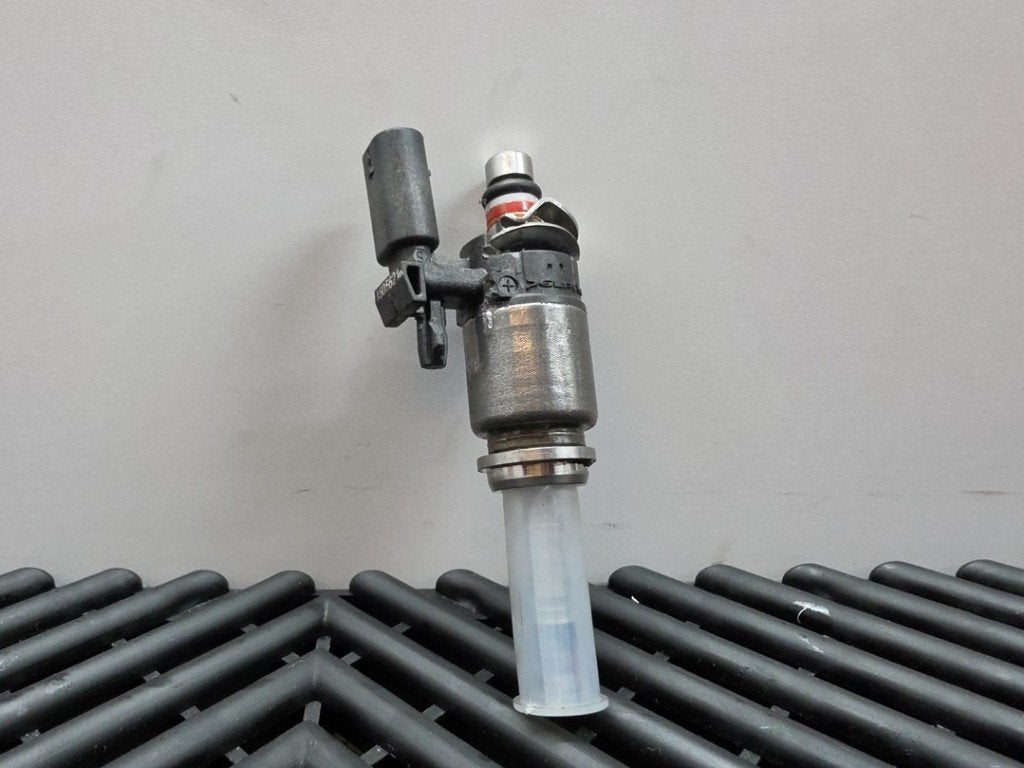 INJECTOR BRANDSTOF Audi A3 Limousine (8YS) (|04E906036AD|), Gebruikt, Audi, Lisa.Scalzo@aptiv.com, Aptiv PLC