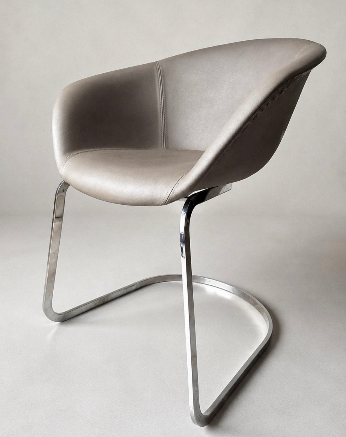 4 Arper Duna Chairs, by Lievore Altherr Molina, Italy (2014), Ophalen, Zo goed als nieuw, Leer, Italian Design