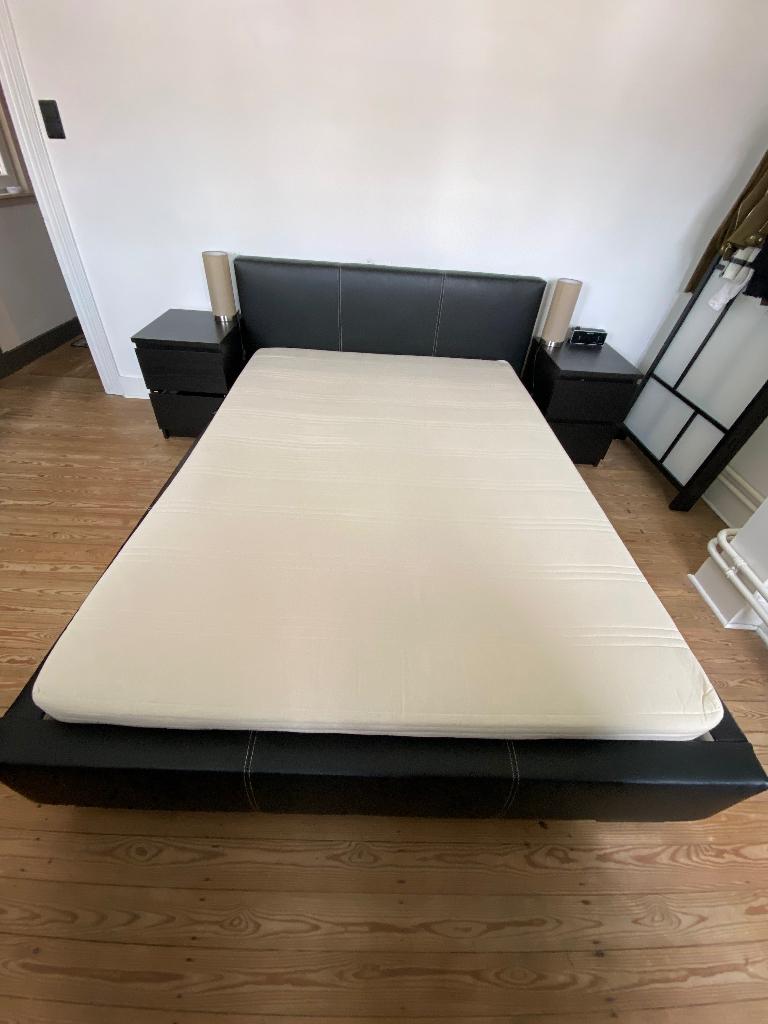 Bed + matras + 2 nachtkastjes, Queen size, Enlèvement, Utilisé, Bois