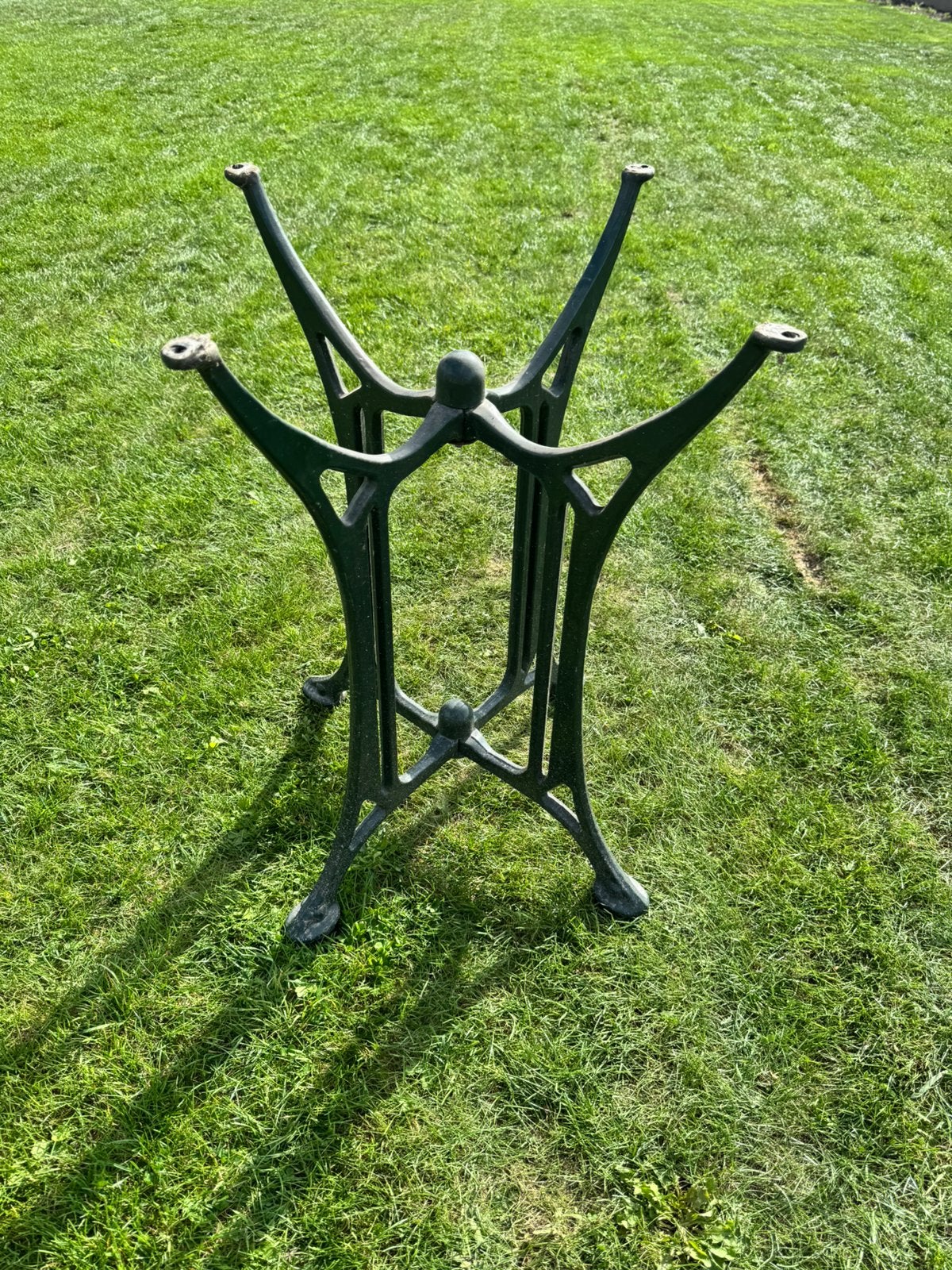 Antieke metalen onderstel, Ophalen