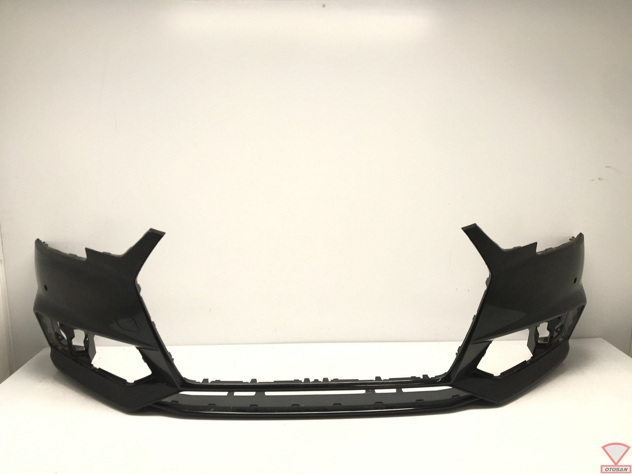 Audi A4 8W Voorbumper Bumper 4xPDC Zwart Metallic Origineel!, Gebruikt, Voor, AUDI AG, Auto-Union-Strasse 1
85045  Ingolstadt, DE