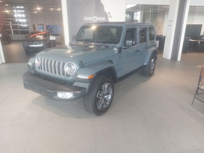 Jeep Wrangler Unlimited 4xe PHEV Sahara AT8 4X4, Auto's, Automaat, Zwart, 4 cilinders, Bedrijf