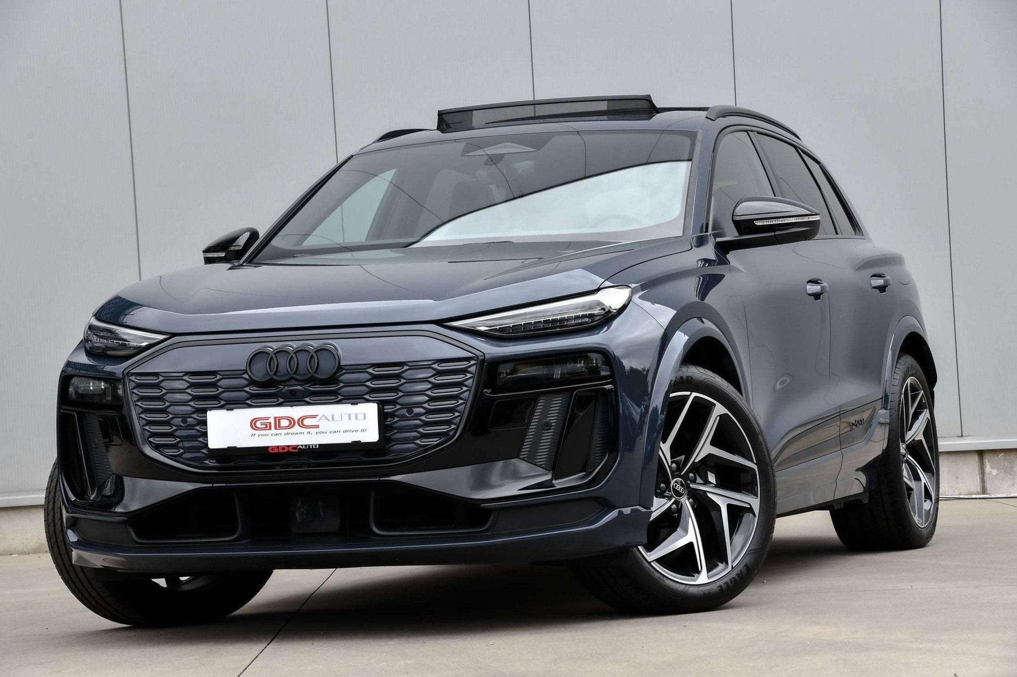 Audi SQ6 e-tron SQ6 e-Tron l HUD l Pano l Passagiersdisplay, Auto's, Gebruikt, Zwart, Adaptive Cruise Control, Blauw