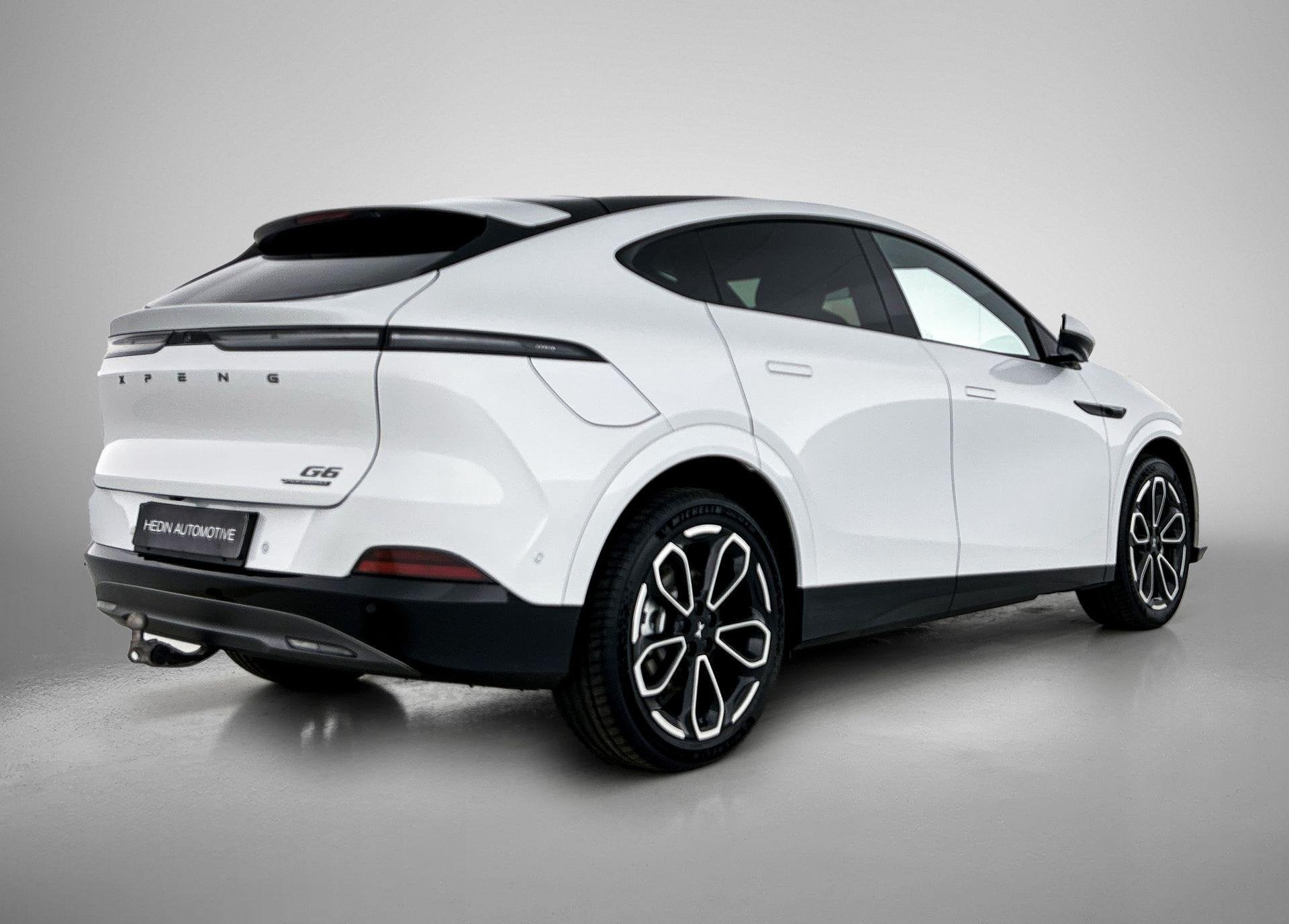XPENG G6 BEV 81KWH Performance AWD | Trekhaak | Panoramisch, Auto's, XPENG, Automaat, 81 kWh, Gebruikt, Wit