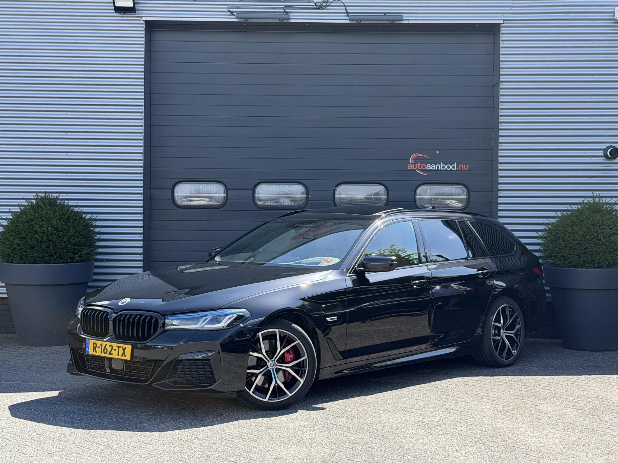 BMW 5-serie Touring 530e M-Sport | Panoramadak | Camera | He, Auto's, Achterwielaandrijving, 4 cilinders, Automatische klimaatregeling