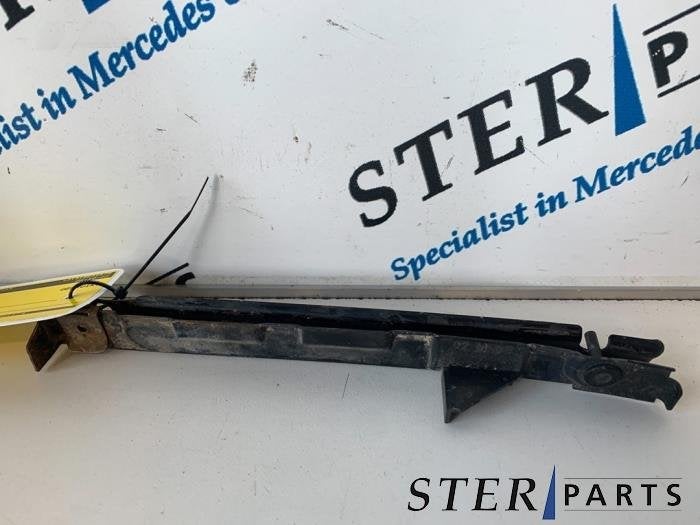 Support pare-chocs avant gauche d'un Mercedes E-Klasse, Autos : Pièces & Accessoires, Carrosserie & Tôlerie, Mercedes-Benz, Utilisé