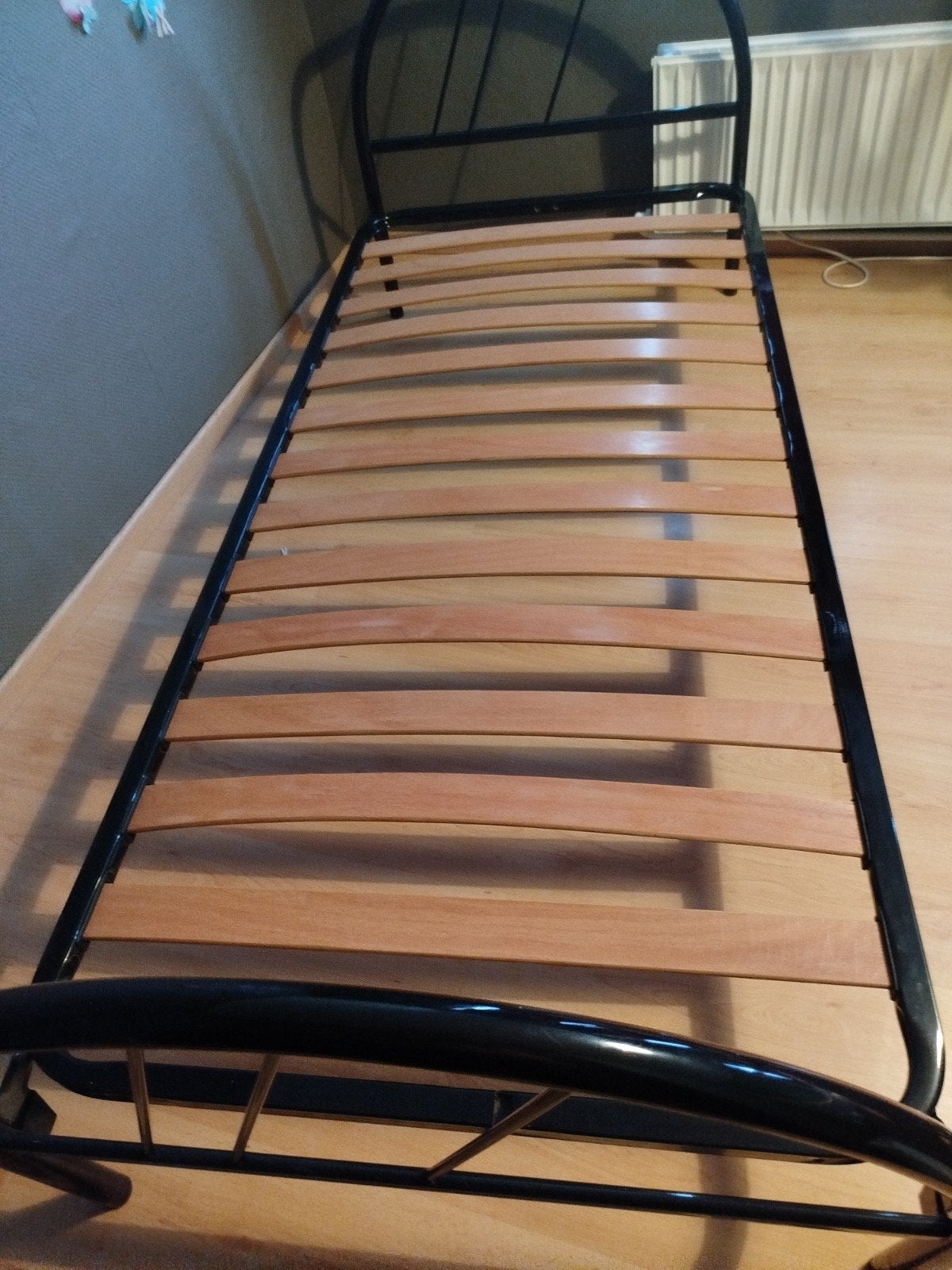 Lit 200X90 avec matelas, Maison & Meubles, Chambre à coucher | Matelas & Sommiers, Enlèvement, 90 cm, Sommier