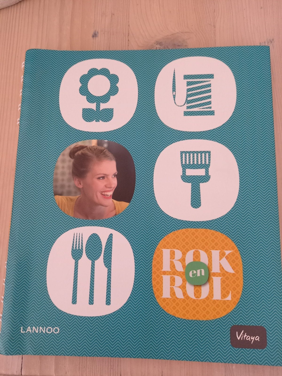 Nieuw boek Karolien Verbanck rok en rol, Ophalen of Verzenden