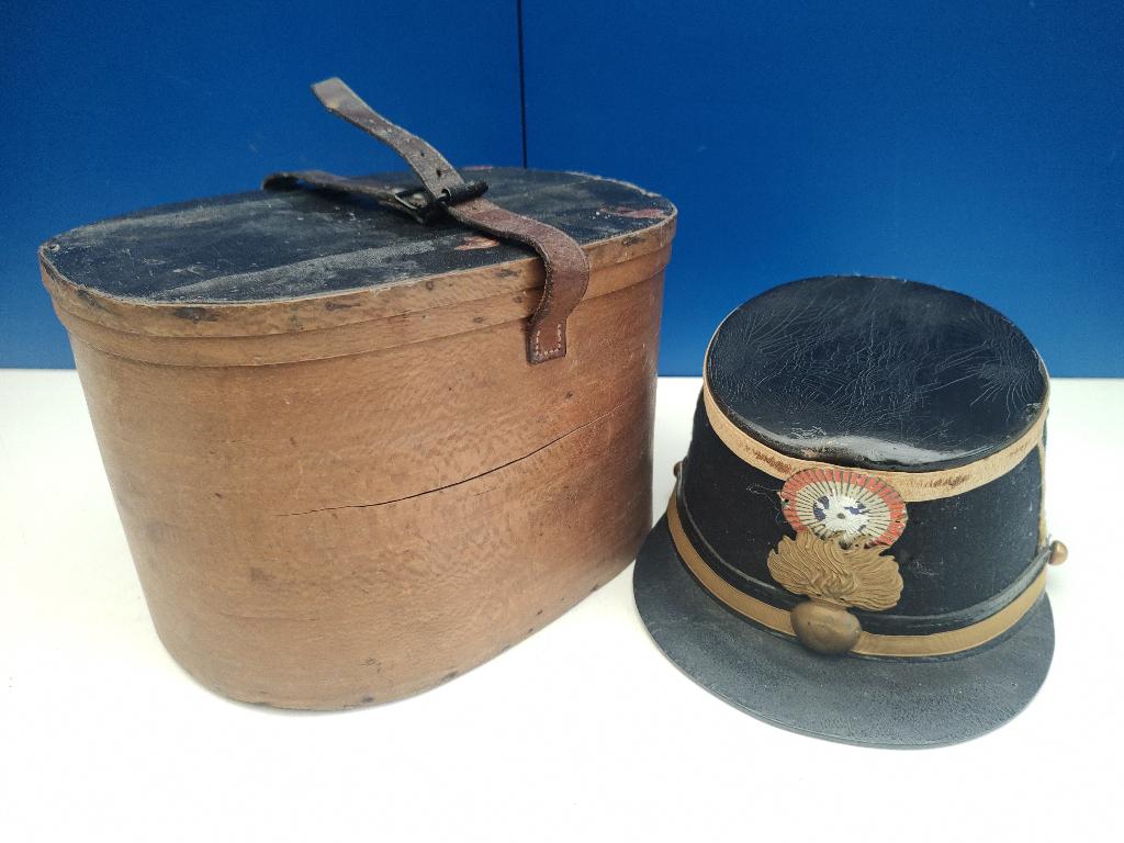 Franse shako in doos, Verzamelen, Verzenden