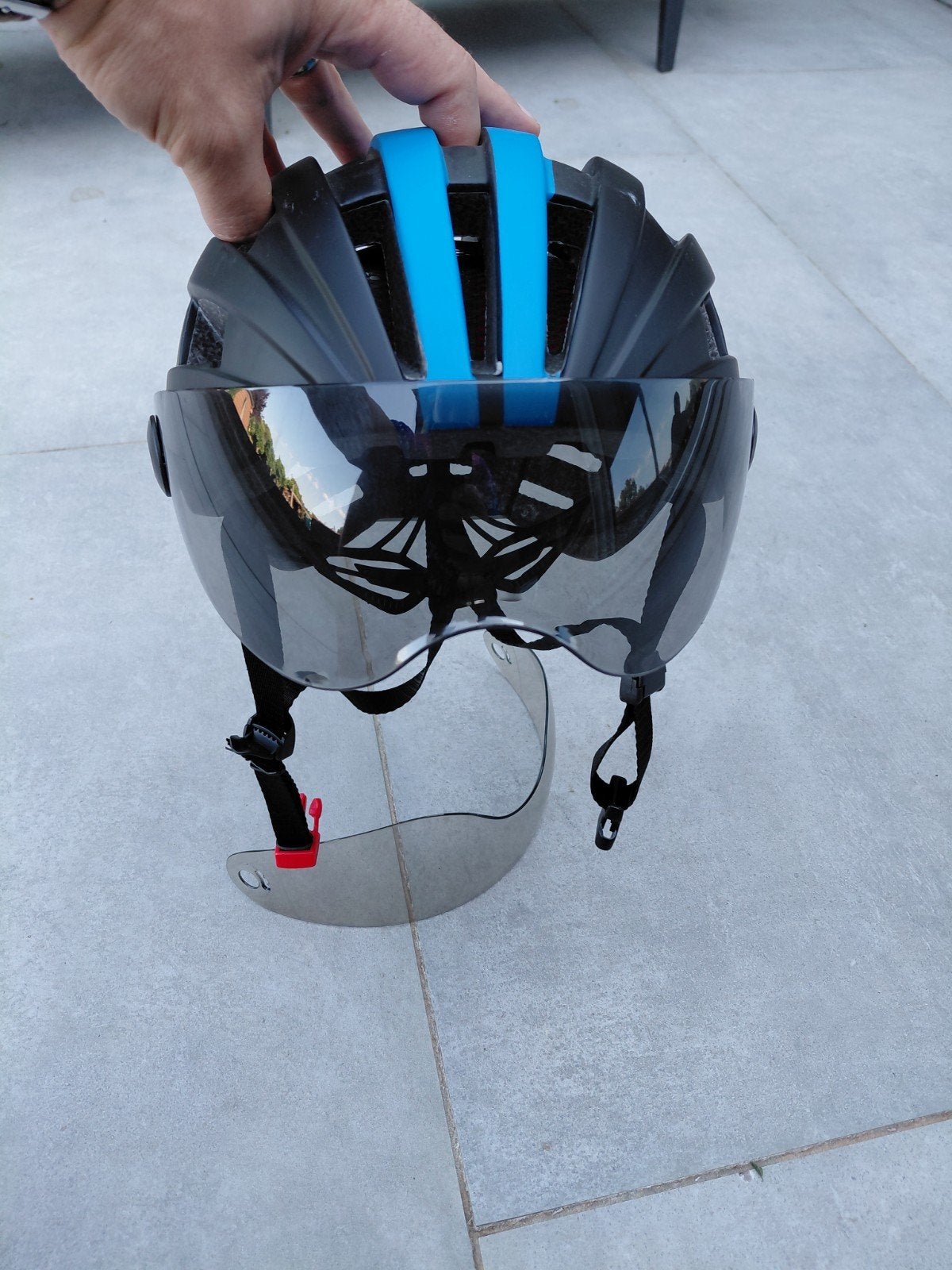 Queshark fietshelm met donker vizier en transparant vizier, Fietsen en Brommers, Ophalen of Verzenden