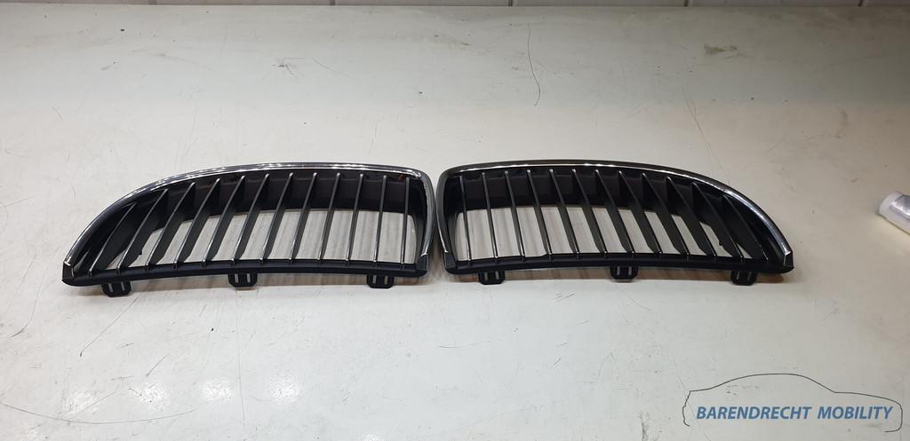Grille BMW E90 3 serie grill zwart chrome origineel gebruikt, Auto-onderdelen, Petuelring 130
80788  Munich, DE, Gebruikt, Info@bmw.de