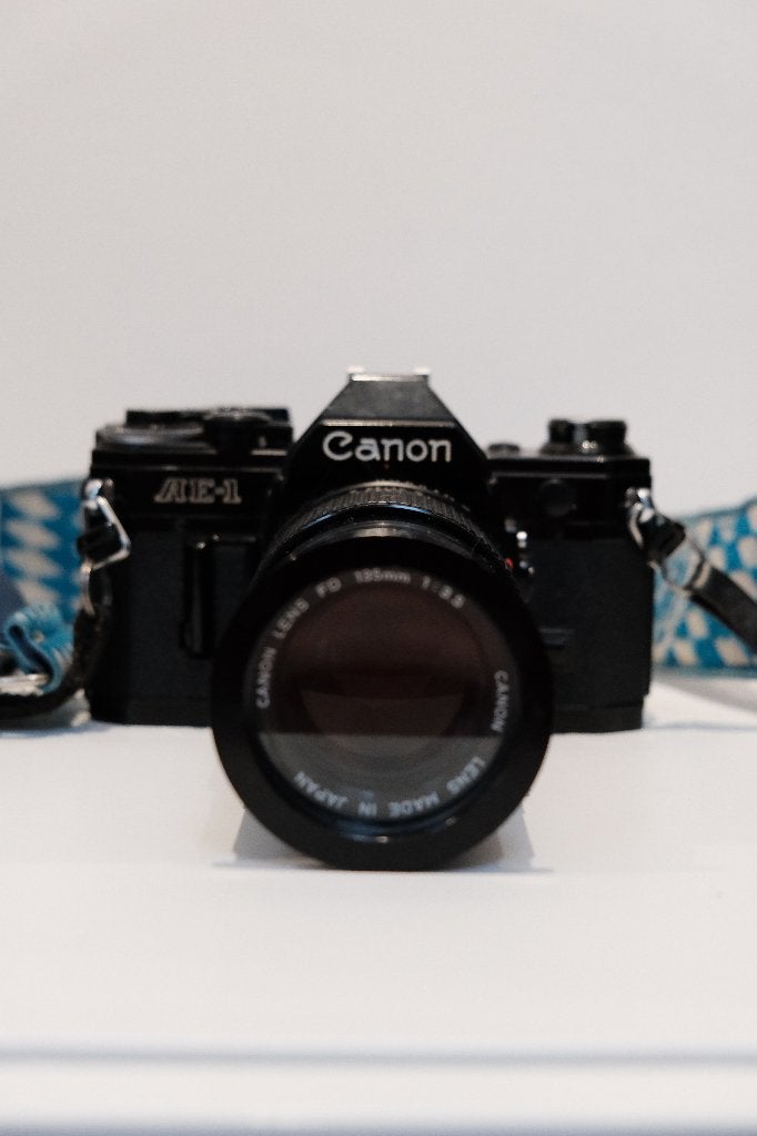 Canon AE-1 + Canon FD 135mm f/3.5, TV, Hi-fi & Vidéo, Appareils photo analogiques, Enlèvement ou Envoi, Utilisé, Reflex miroir