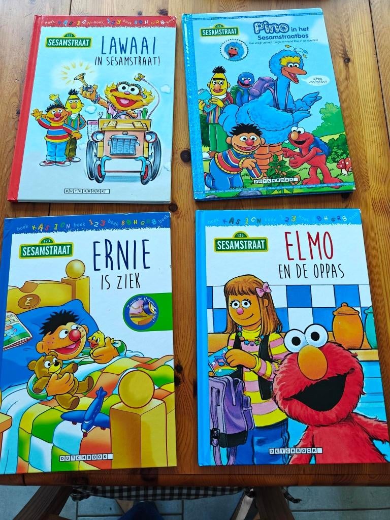 4 sesamstraat boekjes - in goede staat, 5 of 6 jaar, Fictie algemeen, Jongen of Meisje, Ophalen of Verzenden