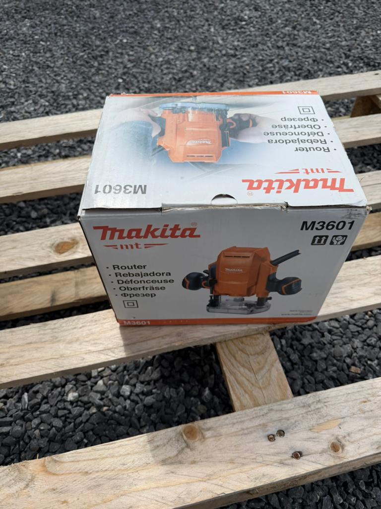 Défonceuse Makita filaire, Enlèvement, Comme neuf