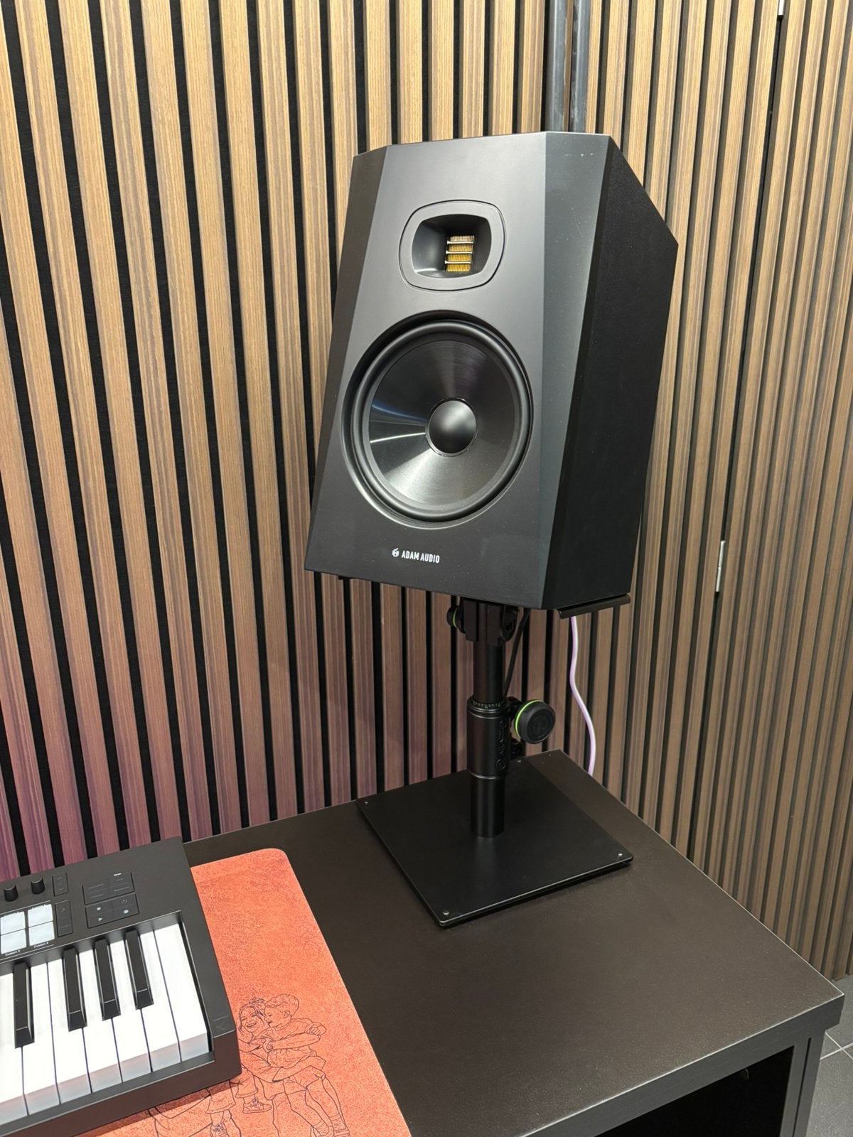 Adam T8V met stands, Muziek en Instrumenten, Dj-sets en Draaitafels, Ophalen, Zo goed als nieuw