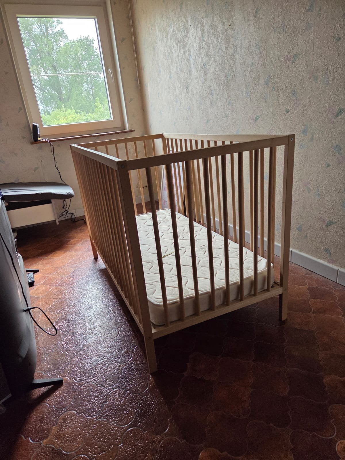 Baby - kinder bedje te koop, Ophalen, Gebruikt, Lattenbodem