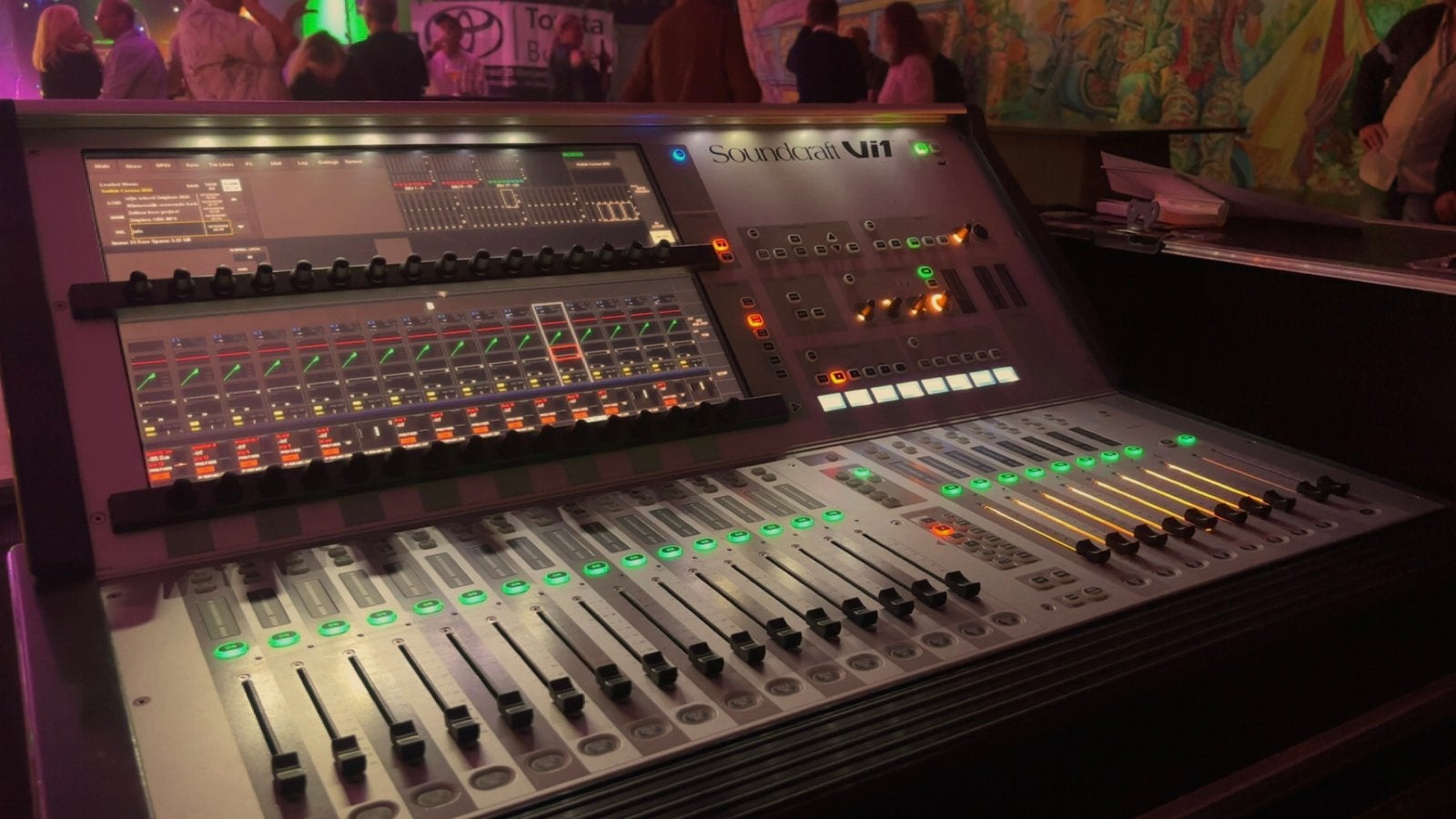 Soundcraft VI1 TE HUUR!, Muziek en Instrumenten, Ophalen, Zo goed als nieuw