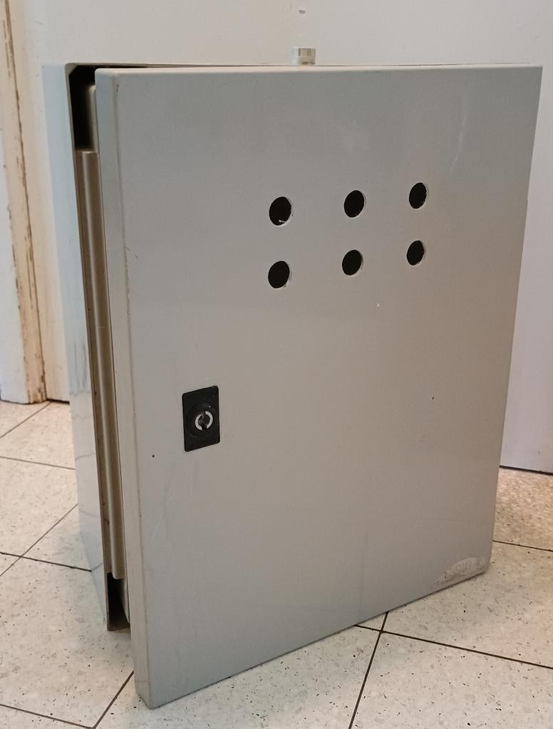 Armoire électrique vynckier PVC à clef universelle, Enlèvement