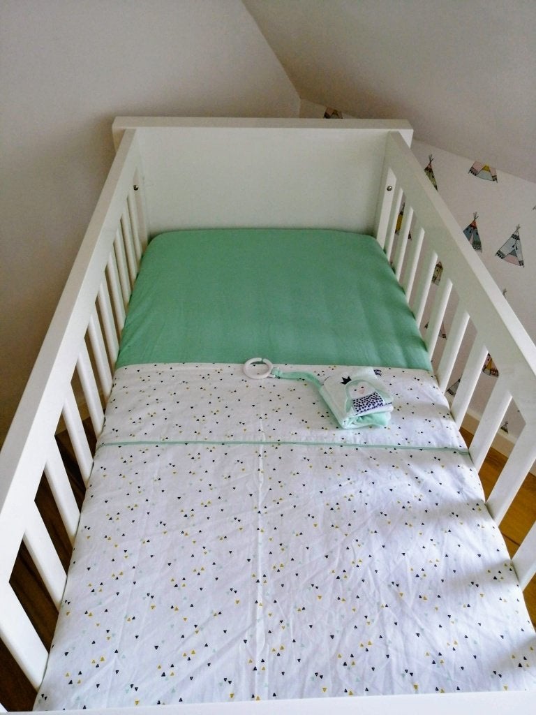 Prachtig babybed/ ledikant – briljant wit, Kinderen en Baby's, Babywiegjes en Ledikanten, Ophalen, Zo goed als nieuw, Ledikant