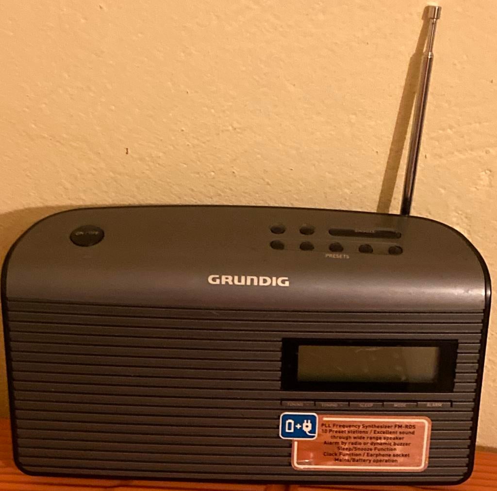 Radio FM RDS GRUNDIG MUSIC 61 FM Digital, TV, Hi-fi & Vidéo, Enlèvement ou Envoi, Comme neuf, Radio