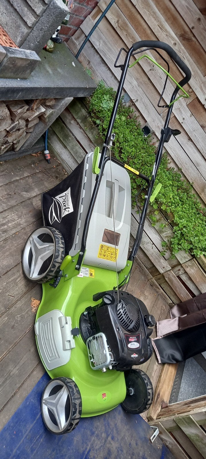 5PK CENTRAL PARK ZELFTREKKER BENZINE GRASMAAIER !!! 51CM !!!, Tuin en Terras, Grasmaaiers, Ophalen