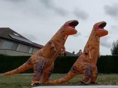 2 opblaasbare dino pakken, Kinderen en Baby's, Carnavalskleding en Verkleedspullen, Zo goed als nieuw, Jongen of Meisje, 170 of groter