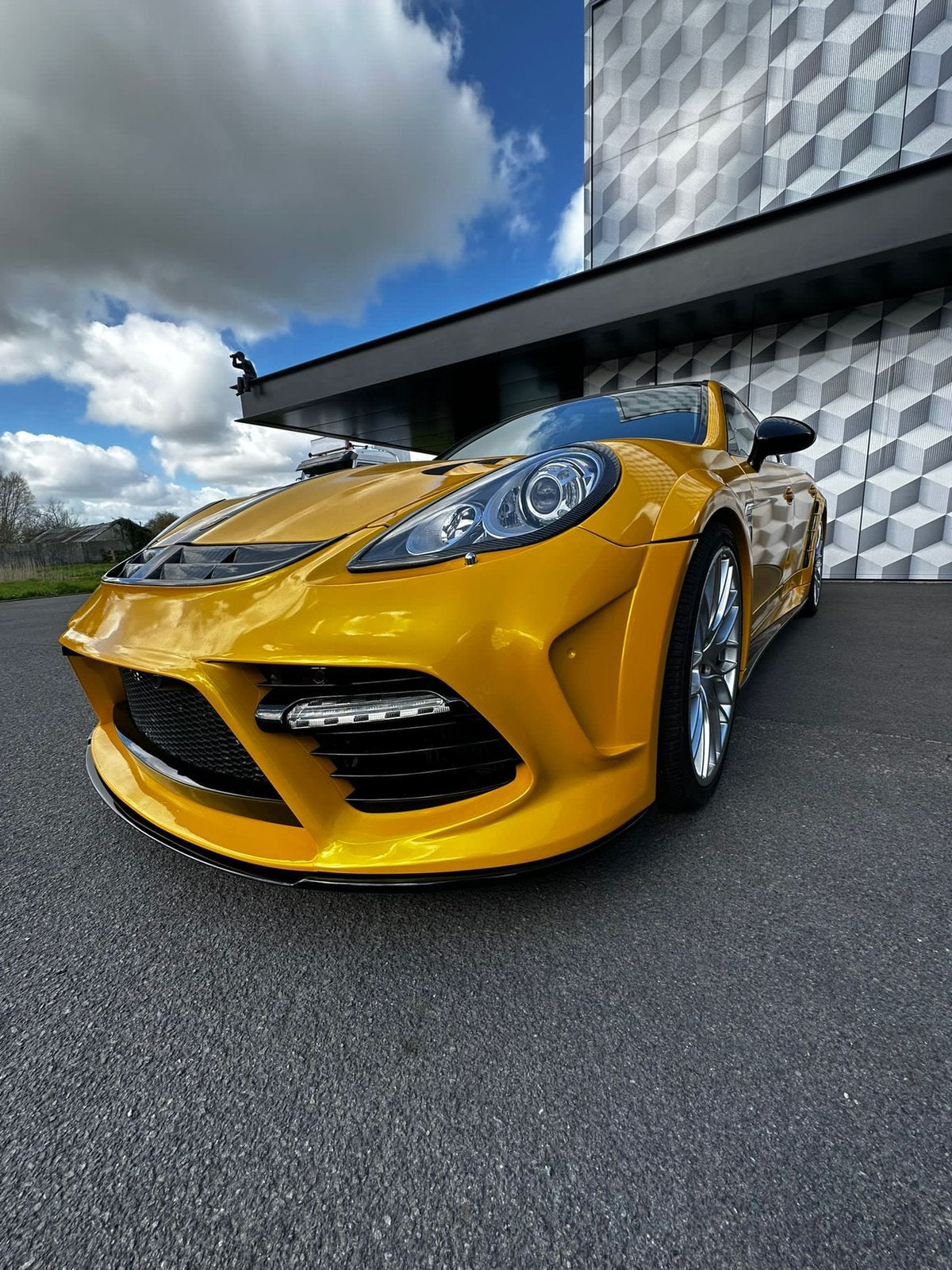 Porsche Panamera turbo Mansory design 1 van 20 @ wereld, Autos, Porsche, Cuir, Euro 5, 4 portes, Jaune