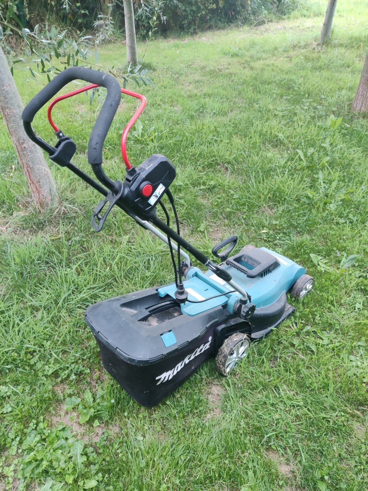 Grasmaaier Makita ELM3720, 30 à 39 cm, Enlèvement, Bac de ramassage, Tondeuses à gazon électriques