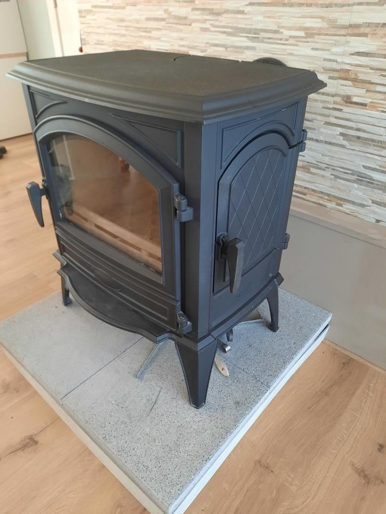 DOVRE 640 WD --  2 jaar oud, Huis en Inrichting, Kachels, Ophalen, Houtkachel, Zo goed als nieuw, Vrijstaand