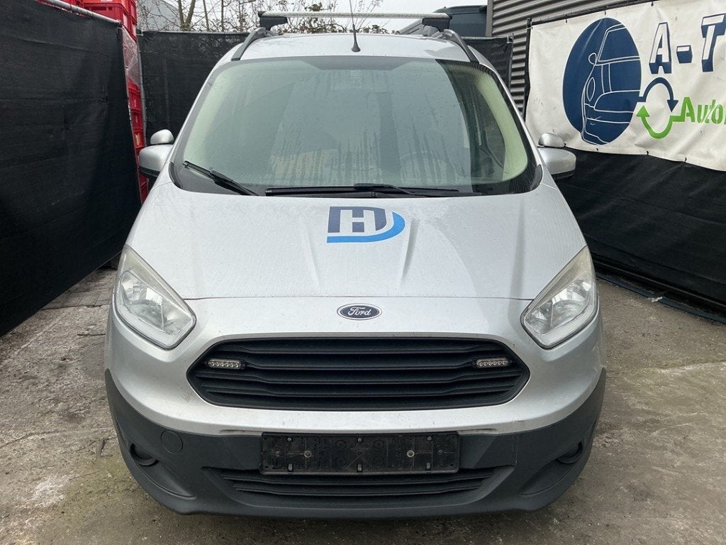 CAPOT Ford Transit Courier (|PJT76A16610FA|), Capot moteur, Henry-Ford-Straße  1
50735  Köln, DE, Ford-Werke GmbH, Kunden@ford.com